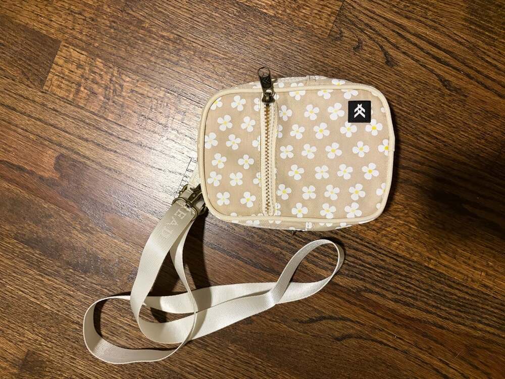 Thread Wallets Beige Floral Daisy Crossbody Bag